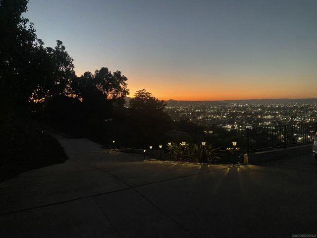 1216 Merritt Dr, El Cajon, CA 92020