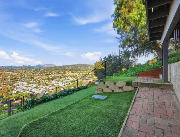 1216 Merritt Dr, El Cajon, CA 92020