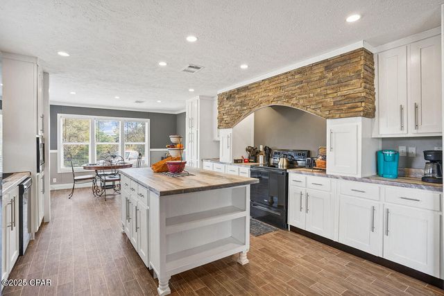 3120 Crystal Lake Drive, Chipley, FL 32428