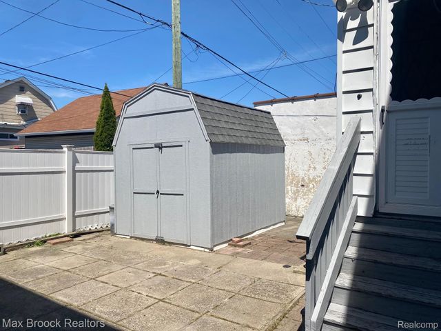 11809 Conant Street, Hamtramck, MI 48212