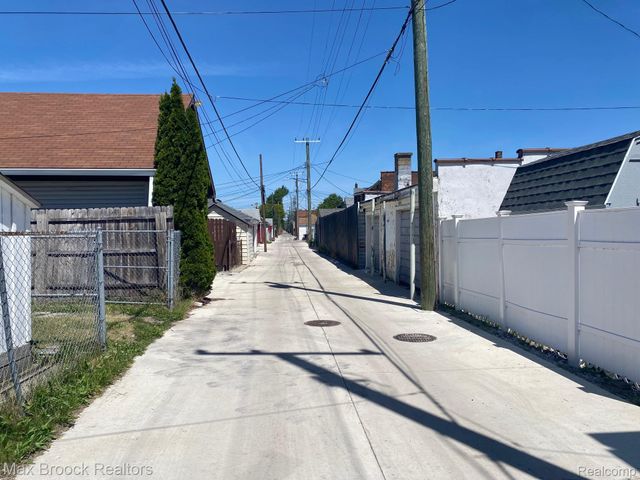11809 Conant Street, Hamtramck, MI 48212