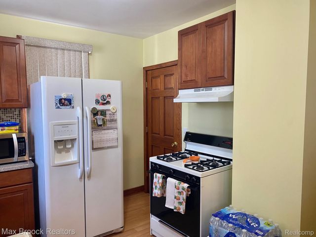 11809 Conant Street, Hamtramck, MI 48212