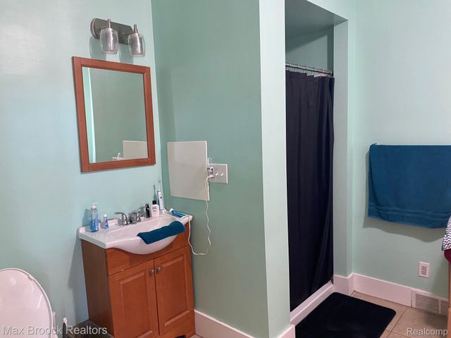 11809 Conant Street, Hamtramck, MI 48212