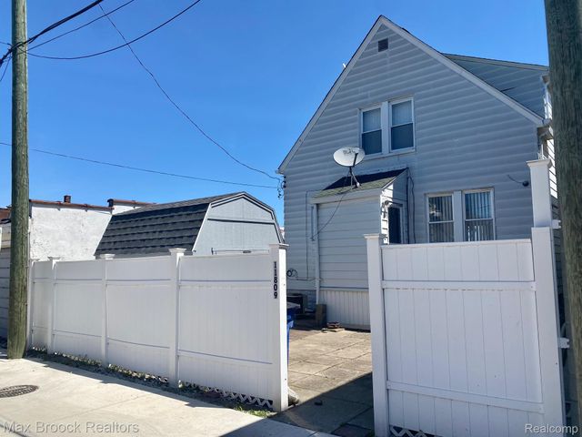 11809 Conant Street, Hamtramck, MI 48212