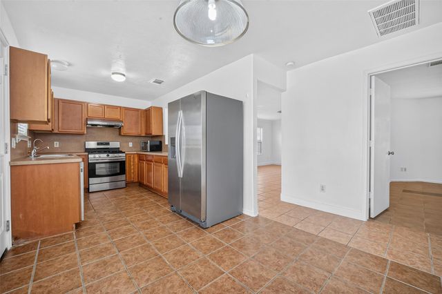 12710 Paso Del Flores Drive, Houston, TX 77045