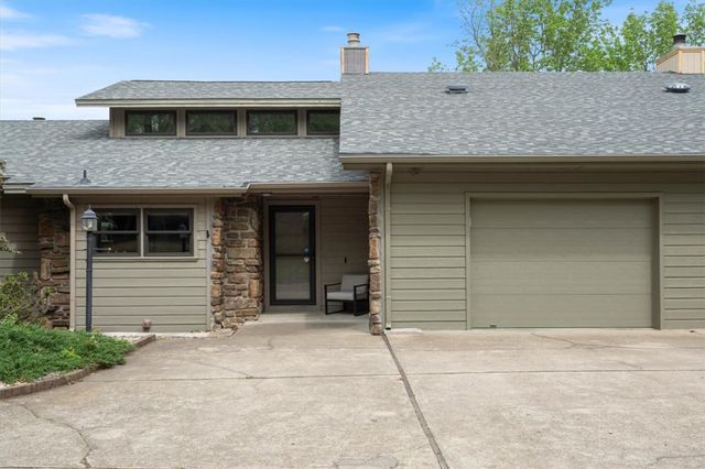 12 Wedgewood Drive, Holiday Island, AR 72631