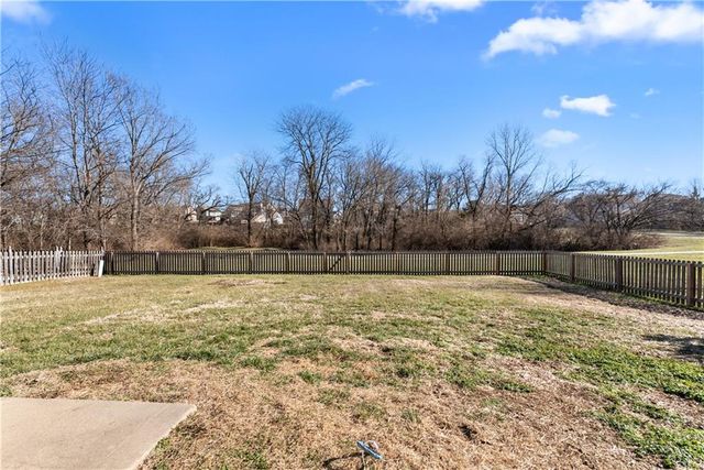 2349 SW Feather Ridge Road, Lee's Summit, MO 64082