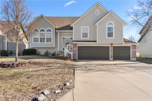 2349 SW Feather Ridge Road, Lee's Summit, MO 64082