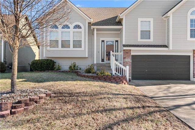 2349 SW Feather Ridge Road, Lee's Summit, MO 64082