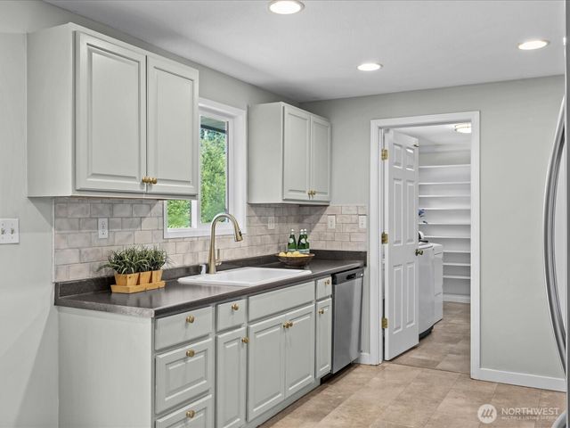 22628 87th Avenue W, Edmonds, WA 98026