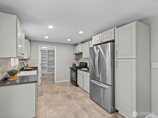 22628 87th Avenue W, Edmonds, WA 98026