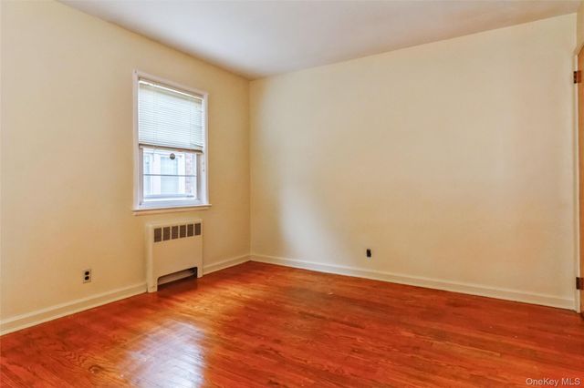5 Cambridge Street, Malverne, NY 11565