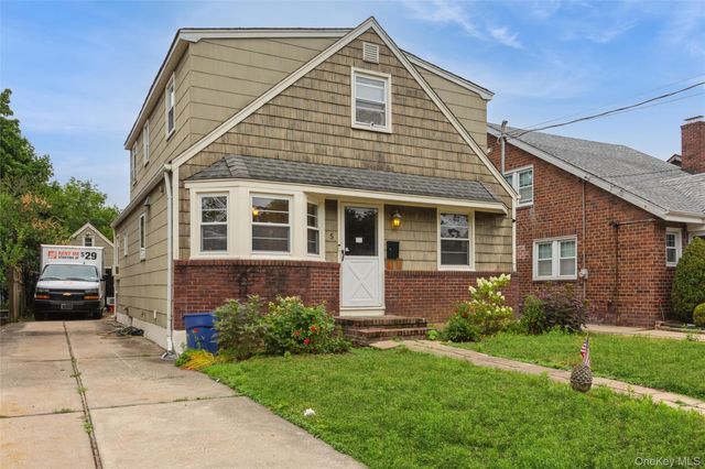 5 Cambridge Street, Malverne, NY 11565
