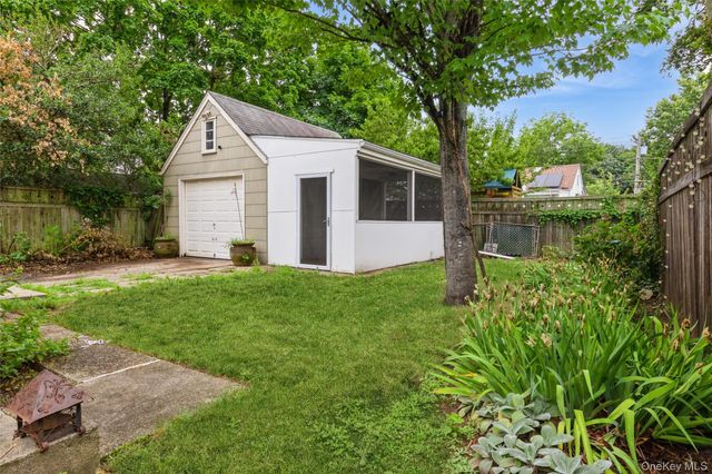 5 Cambridge Street, Malverne, NY 11565