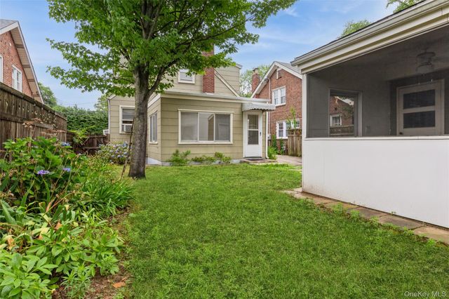 5 Cambridge Street, Malverne, NY 11565