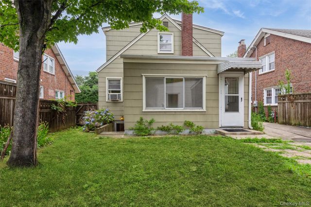 5 Cambridge Street, Malverne, NY 11565