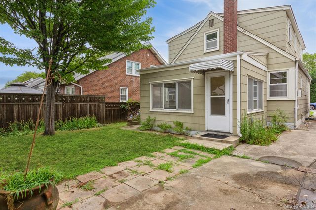 5 Cambridge Street, Malverne, NY 11565