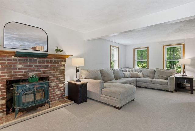649 Concord Rd, Marlborough, MA 01752