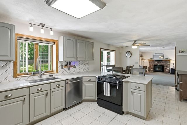 649 Concord Rd, Marlborough, MA 01752