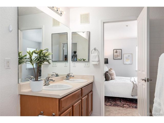 23501 Alamo Pl A, Aurora, CO 80016