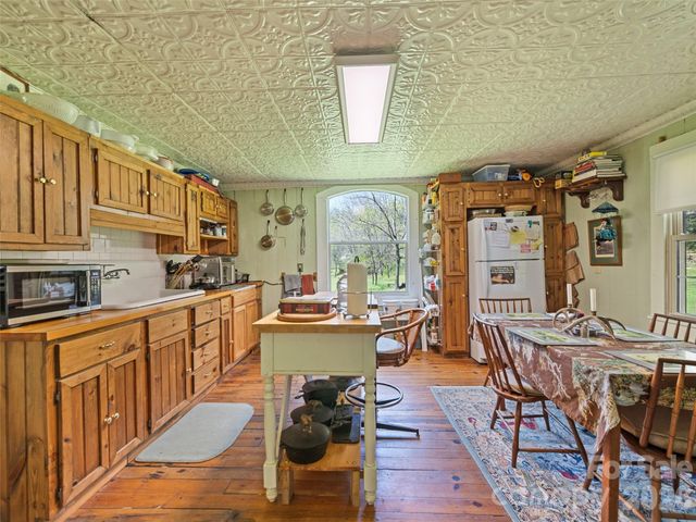 647 Indian Springs Road, Clyde, NC 28721