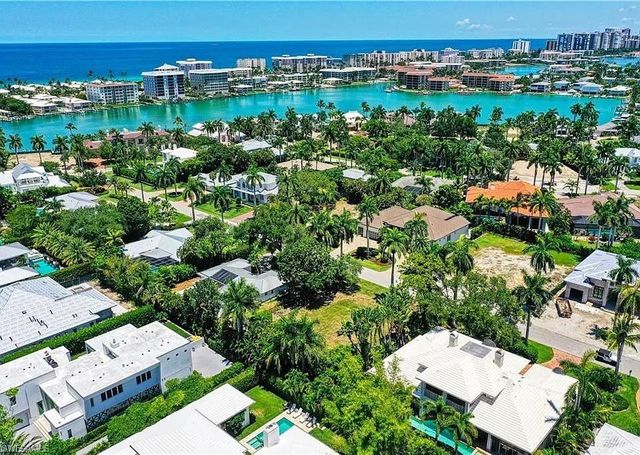 400 Wedge DR, Naples, FL 34103