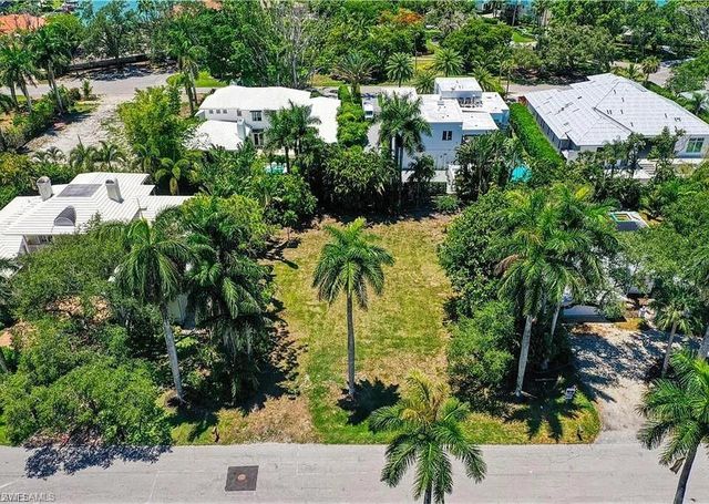 400 Wedge DR, Naples, FL 34103