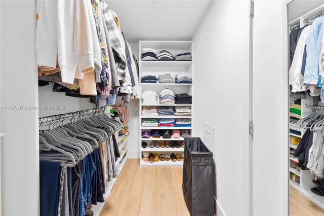 16385 Biscayne Blvd 707, North Miami Beach, FL 33160