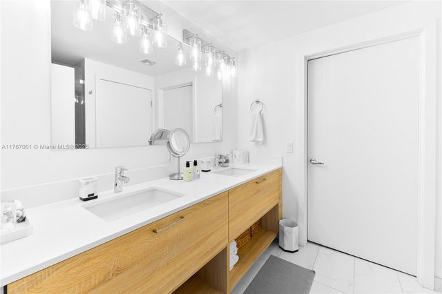 16385 Biscayne Blvd 707, North Miami Beach, FL 33160