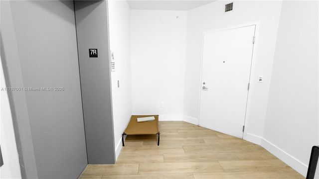 16385 Biscayne Blvd 707, North Miami Beach, FL 33160