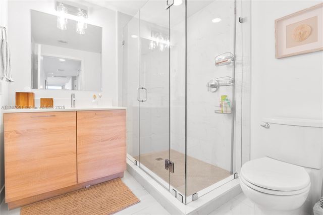 16385 Biscayne Blvd 707, North Miami Beach, FL 33160