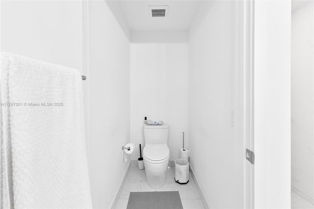 16385 Biscayne Blvd 707, North Miami Beach, FL 33160