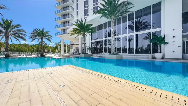 16385 Biscayne Blvd 707, North Miami Beach, FL 33160