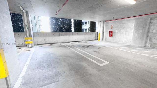 16385 Biscayne Blvd 707, North Miami Beach, FL 33160