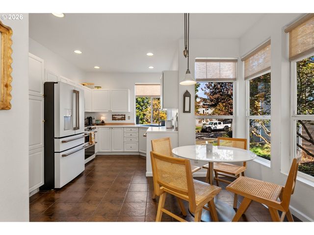 9290 Sw STONO Dr, Tualatin, OR 97062