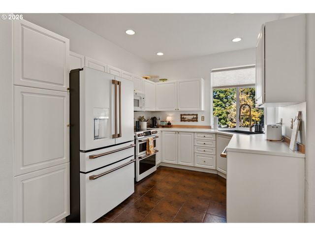 9290 Sw STONO Dr, Tualatin, OR 97062