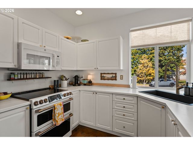 9290 Sw STONO Dr, Tualatin, OR 97062