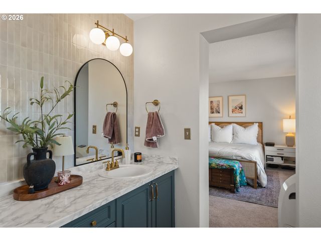 9290 Sw STONO Dr, Tualatin, OR 97062