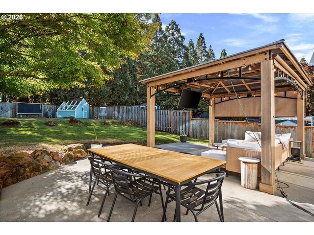 9290 Sw STONO Dr, Tualatin, OR 97062