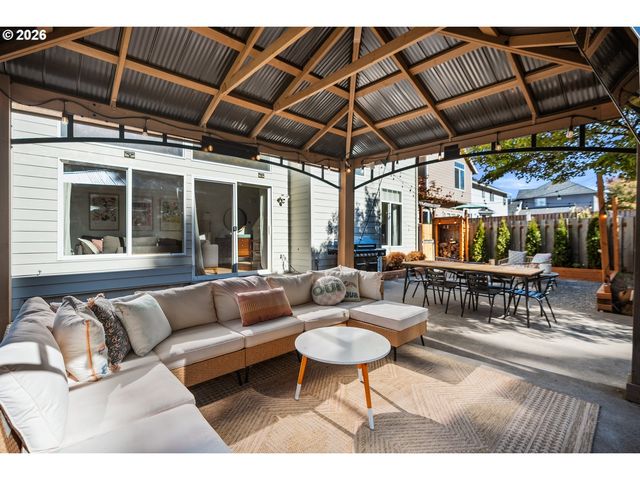 9290 Sw STONO Dr, Tualatin, OR 97062