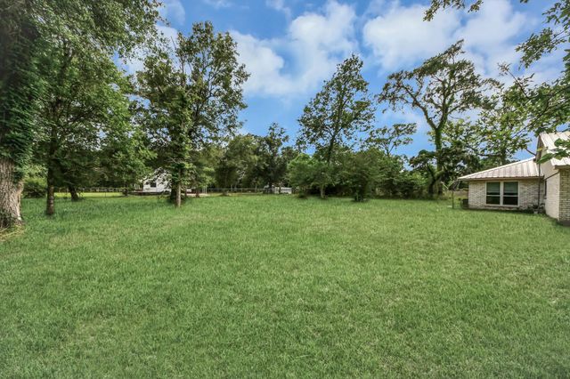 1311 Scroggins Lane, Waller, TX 77484