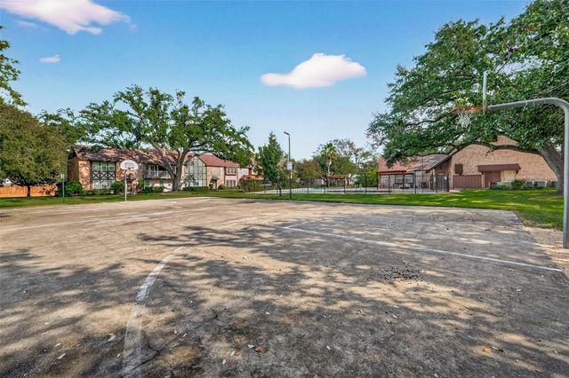 2267 Triway Lane 231, Houston, TX 77043