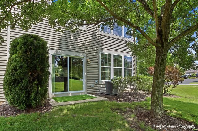 430 S Jade Lane, Round Lake, IL 60073