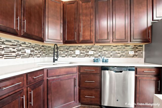 430 S Jade Lane, Round Lake, IL 60073