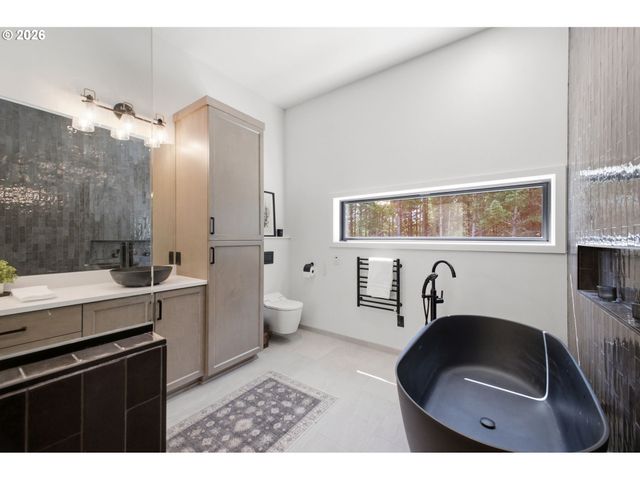 225 HAM Rd, Amboy, WA 98601