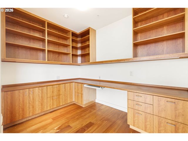 841 S GAINES St 1606, Portland, OR 97239