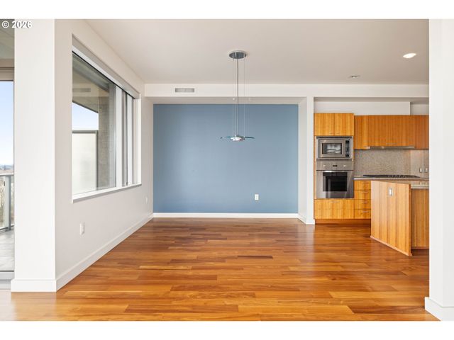 841 S GAINES St 1606, Portland, OR 97239