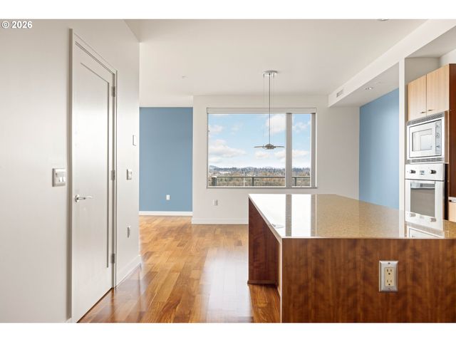 841 S GAINES St 1606, Portland, OR 97239