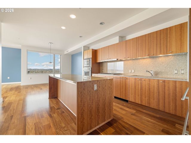 841 S GAINES St 1606, Portland, OR 97239