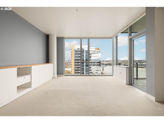 841 S GAINES St 1606, Portland, OR 97239